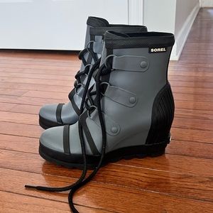 Sorel wedge rain boots sz 6.5